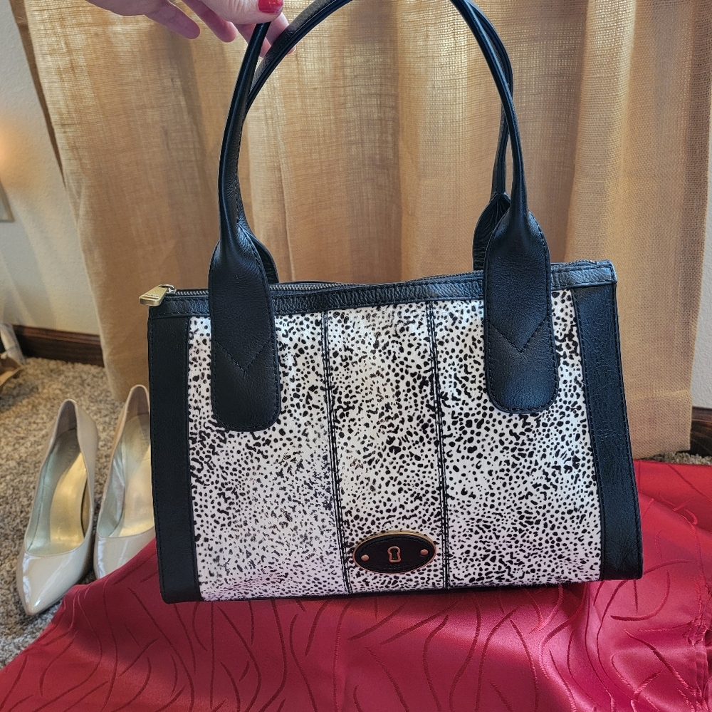 Fossil Black and White Cowhide Look Tote Keyhole Zip Close Bag - Picture 2 of 16